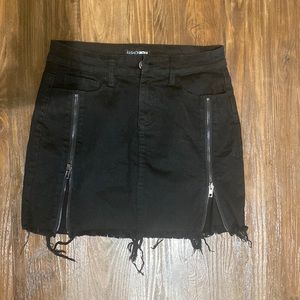 FASHION NOVA DENIM SKIRT SIZE MEDIUM ADJUSTING ZIPPER